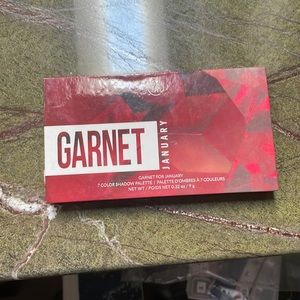 BNIB Garnet January BH color palette